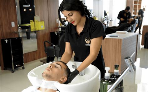 massagem capilar reduz estresse e estimula crescimento dos cabelos