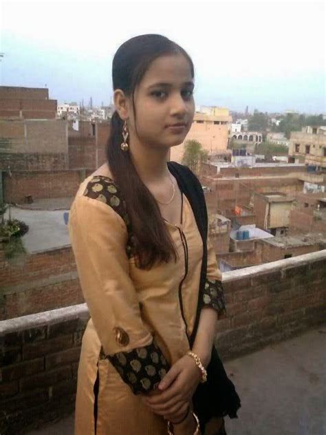 Pakistani Teenage Villages Girls Looking Nice Hd Photos College Girl