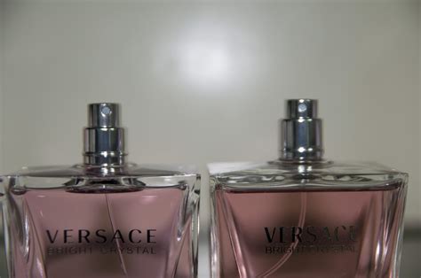 Sind die anziehsachen in roermond billig, weil sie fake sind(sind die überhaupt fake?) höre oft von b ware dort und meistens gibt es die sachen dort in deutschland nicht. originals vs fakes: Versace Bright Crystal - original vs fake