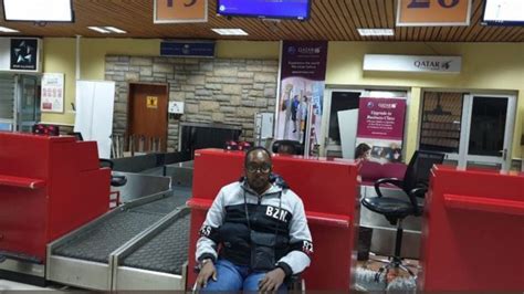 Raia Mwenye Ulemavu Wa Kenya Ameilaumu Ethiopian Airlines Kumpuuza Bbc News Swahili