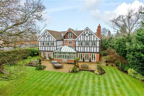 Camp Road Gerrards Cross Buckinghamshire Sl9 5 Bedroom Detached