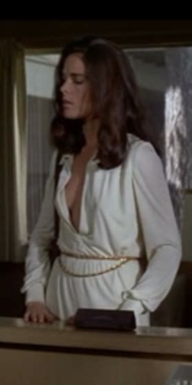 Obsessed With Ali Macgraw In This Dress And Belt From The Movie The