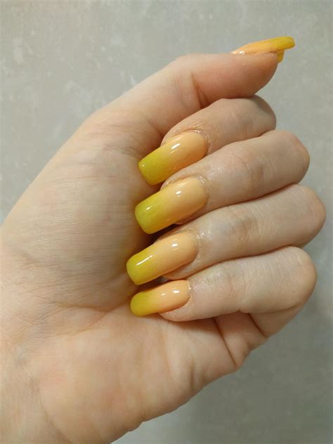 Gradient Gel Nails ⛅ Rsoakoff