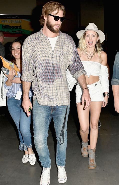 On Twitter Update New Pic Of Miley And Liam Backstage At The