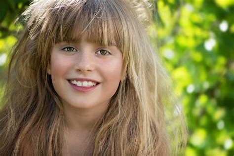 Fotos gratis naturaleza persona niña cabello fotografía flor hembra modelo niño