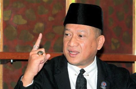 Mohamed nazri abdul aziz net worth, biography, age, height, dating, relationship records, salary, income, cars, lifestyles & many more details have been updated below. Dr Mahathir's police escort privileges should have been ...