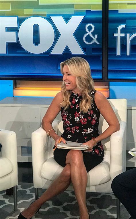 Ainsley Earhardt Fox And Friends Great Legs Tan Pantyhose New Fashion