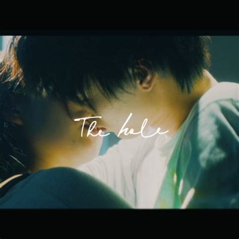 We follow our main character rina who is gonna meet up with with a friend at a playground. King Gnu、清水尋也主演の「The hole」MV公開 - Real Sound｜リアルサウンド