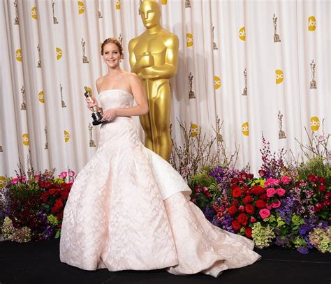 Jennifer Lawrence Falls At Oscars 2013