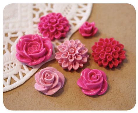 In our review we have 15 ways to create cute decorative useful pieces for your home or as a gift, using ordinary items around the house. kr creations: Handmade Embellishments