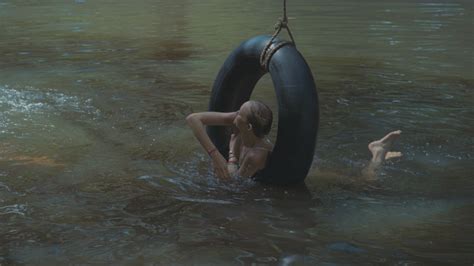 Gemma Ward Desnuda En The Black Balloon