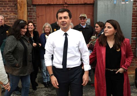 A midwestern former mayor who is calling for generational change in the white house. Pete Buttigieg ends 2020 White House bid | GMA