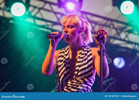 Famous Dutch Women Singer Wende Snijders On Stage Editorial Photography Image Of Attractive
