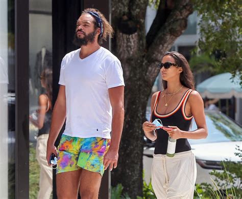 Photo Exclusif Joakim Noah Et Sa Fianc E Lais Ribeiro Se Baladent Miami Floride Etats