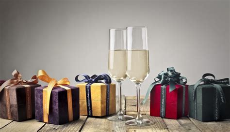 Here are 15 useful and unique geek gifts under $100 that they will love! 15 Best & Unique Gift Ideas Under $100 To Buy In 2020
