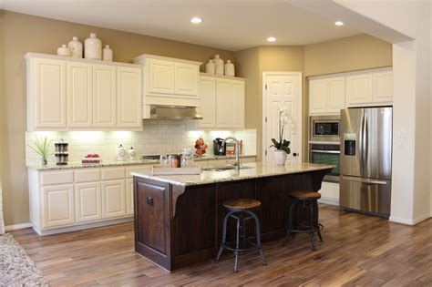 Somewhere in between dark and light is a medium color flooring. 15 Fantastic Hardwood Floor Color with White Cabinets ...