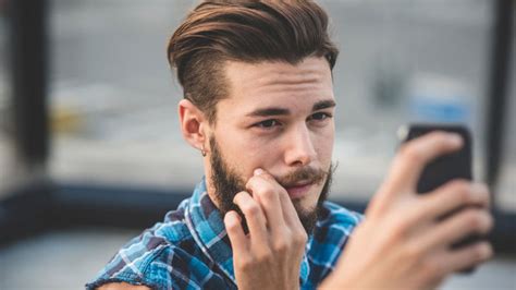 Study Men Who Post Tons Of Selfies Have Psychopathic Tendencies