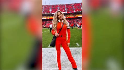 Daughter Of Nfl Team Kansas City Chiefs Owner Has Fans Drooling With Bikini Snow Pictures