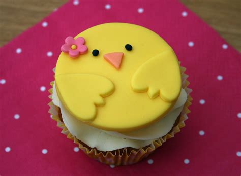 Lauralovescakes Chirpy Chick Easter Cupcakes