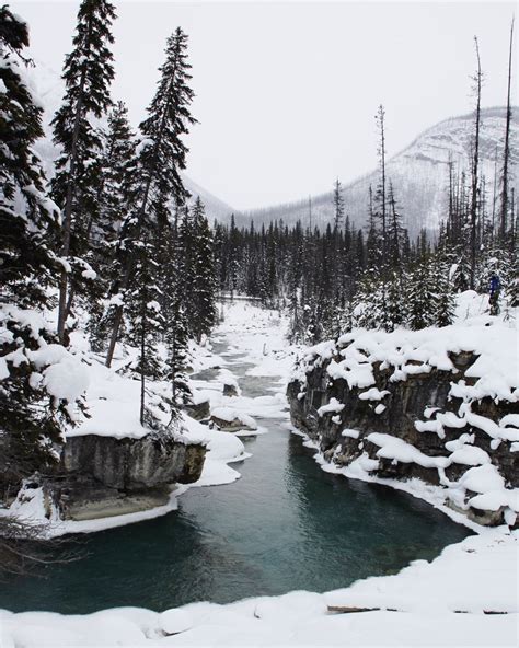 10 Pictures To Inspire You To Go To The Canadian Rockies In The Winter