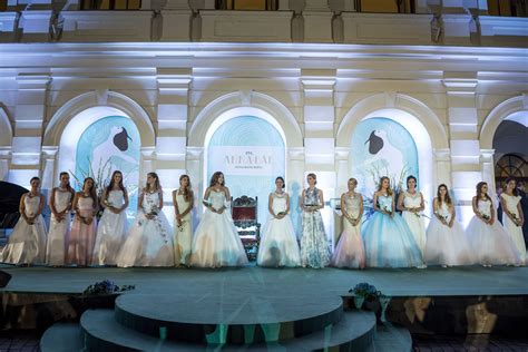 Jun 23, 2021 · cigányprímásoknak hirdet versenyt balatonfüred (balatonfured.hu) 2021. 17 éves szegedi lány lett az idén a füredi Anna-bál szépe ...