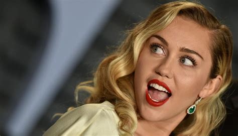 Fk You Miley Cyrus Rescinds Apology For Risqué Decade Old Photo
