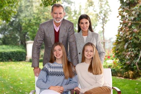 Los Reyes De España Y Sus Hijas Felicitan La Navidad De 2021 Con Una