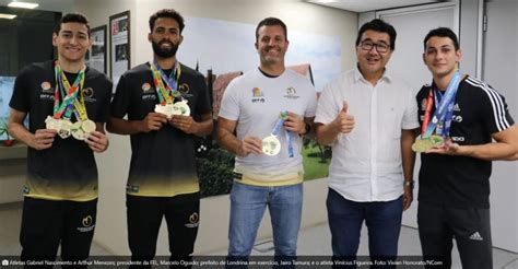 Atletas Londrinenses Campeões Do Karatê Fazem Reunião Com Prefeito