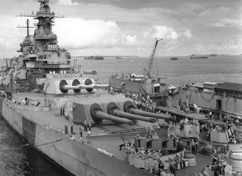 Photo Uss Iowa Entering Floating Drydock Absd 2 For Temporary Repairs