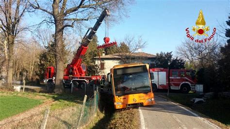 Incidente A Sala Bolognese Autobus Tper Finisce In Un Fosso