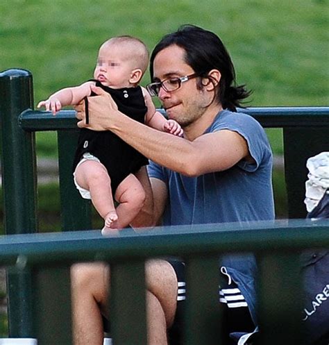 Piedra Online Gael García Bernal Y Dolores Fonzi Presentan A Su Hija