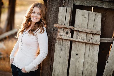 Pin By Ron Huckins On Portraits For Girls Senior Portraits Rustic