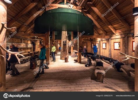Inside Viking Longhouses