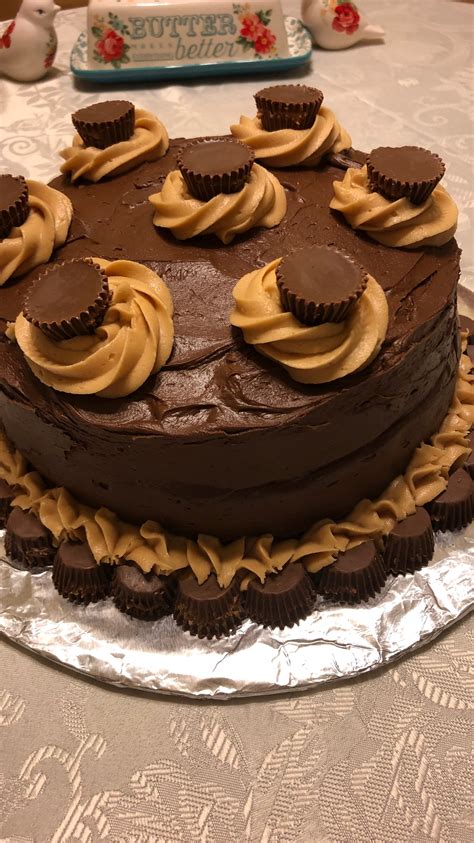 Gâteau au chocolat) is a cake flavored with melted chocolate, cocoa powder, or both. Chocolate cake with peanut butter filling