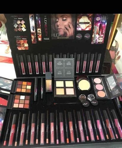 Huda Beauty Makeup Box Set