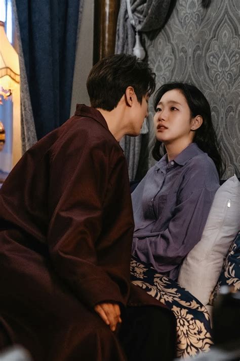 “neck Kiss” Scene In “the King Eternal Monarch” Draws Mixed Reaction K Luv