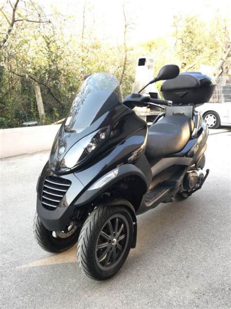 First marketed in 2006, it is noted for its combination of two front wheels and a single rear wheel. Piaggio MP3 400 *Reg 06/2020* Odlican, 2008 god.