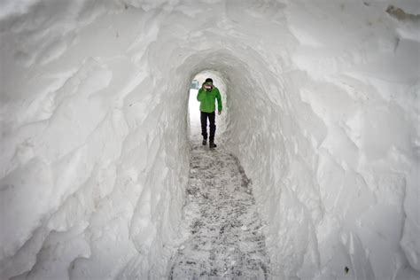 How A Group Of Local Shovelers Dug A 40 Foot Snow Tunnel On A Medford