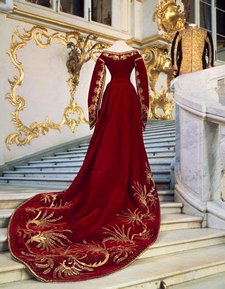 Russian Court Dresses Late 19 Early 20th Centuries1 Court Dress Worn By Maria Feodorova 188