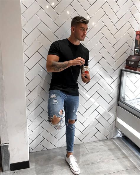 Handsome Guy In Ripped Jeans Roupa Casual Masculina Mens Fall