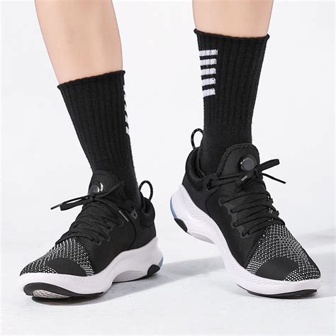In fact shoes are one of the few items of clothing that literally everybody looks good in! Wholesale High Quality Stylish Casual Brand Sports Shoes ...