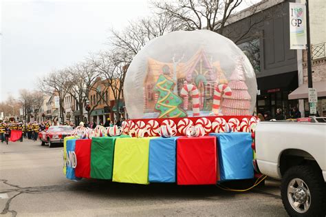 I was really excited to get my sports snowmen up on the mantle. Art Van's Winter Wonderland Float | Christmas parade floats, Christmas parade, Winter wonderland ...