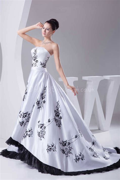 These black wedding dress designers are making the industry more inclusive with designs that consider all skin tones and all curves. 30 Ideas of Beautiful Black and White Wedding Dresses ...