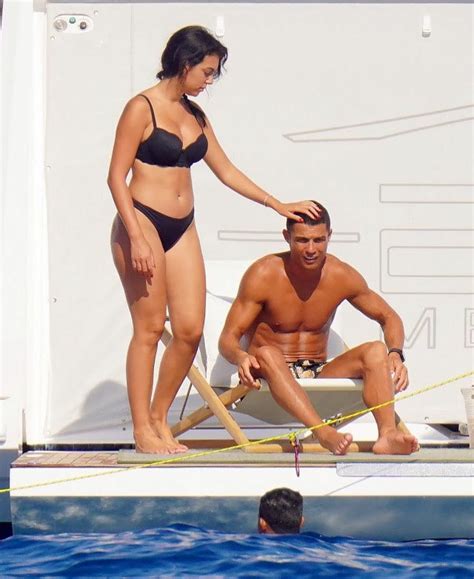 TCR On Twitter Cristiano Ronaldo And Georgina Enjoying Vacations