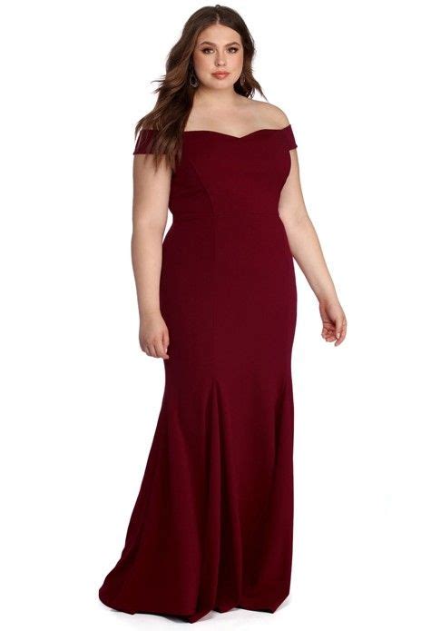 Bring The Charm To Your Evening As You Captivate Them All In Our Briar Dress She Features An