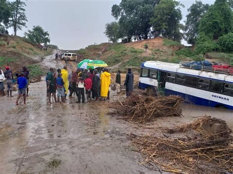 Tropical cyclone eloise is taking advantage of warm ocean waters as it strengthens before making landfall in mozambique. Deadly Cyclone Hits Zimbabwe, Mozambique, Malawi - Allnet ...