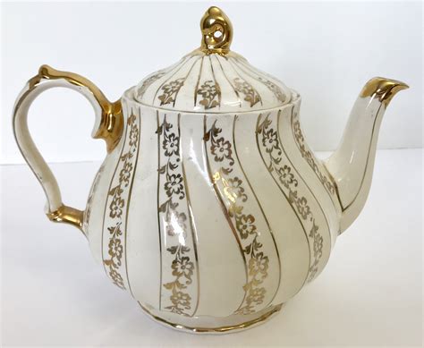 Vintage Sadler Cream And Gold 6960 Floral 4 Cup Teapot Tea Pots Tea
