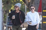 Kristen Stewart lesbian: Jules Stewart approves daughter's relationship ...
