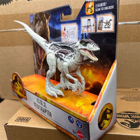 Mattel Jurassic World Dominion Legacy Collection 20cm Velociraptor Dinosaur Figure Button