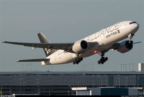 United Airlines B777 224er Star Alliance Livery Features Infinite